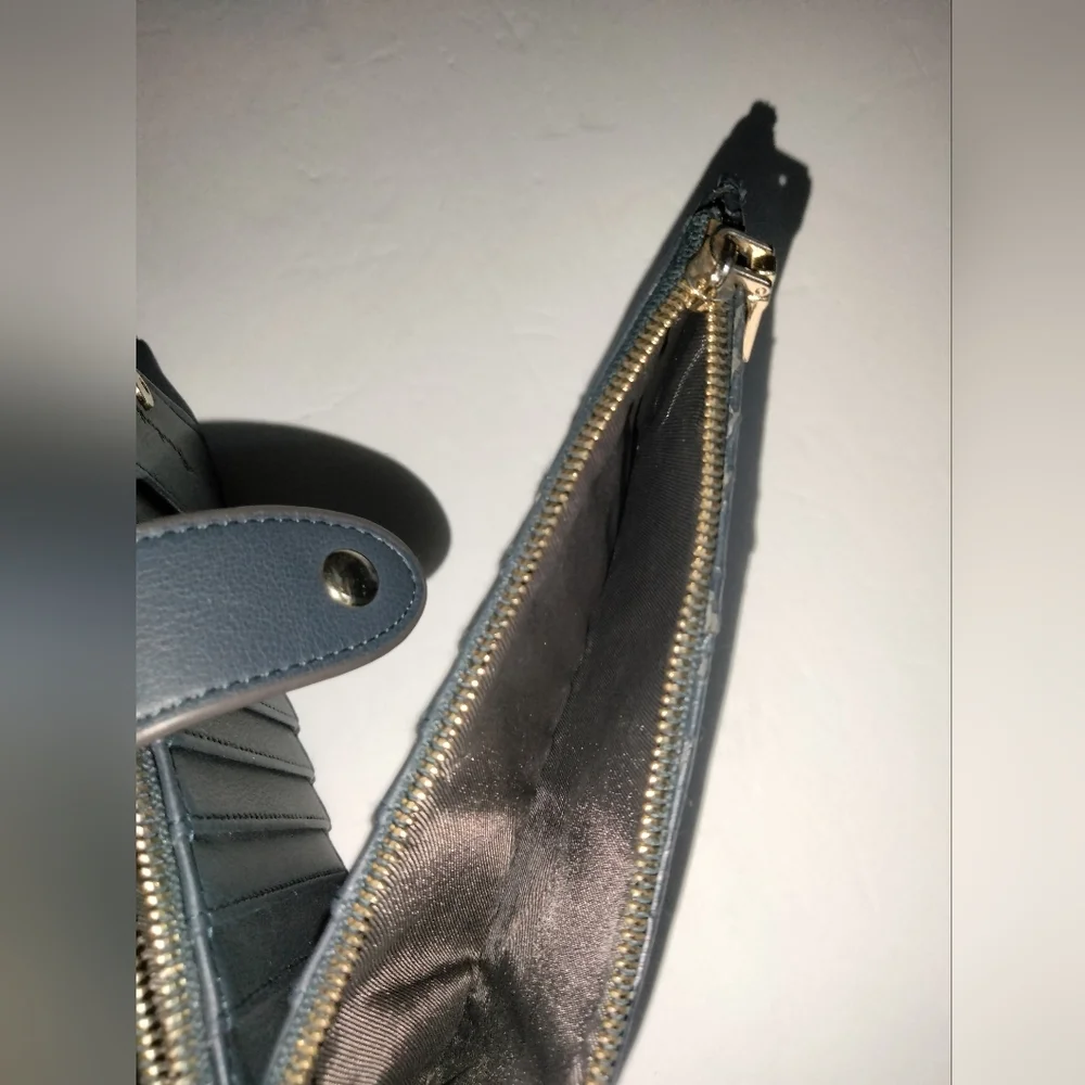 Travelambo (Navy) VeganLeather Multi Zip & Slip Pocket Expandable Travel Wallet